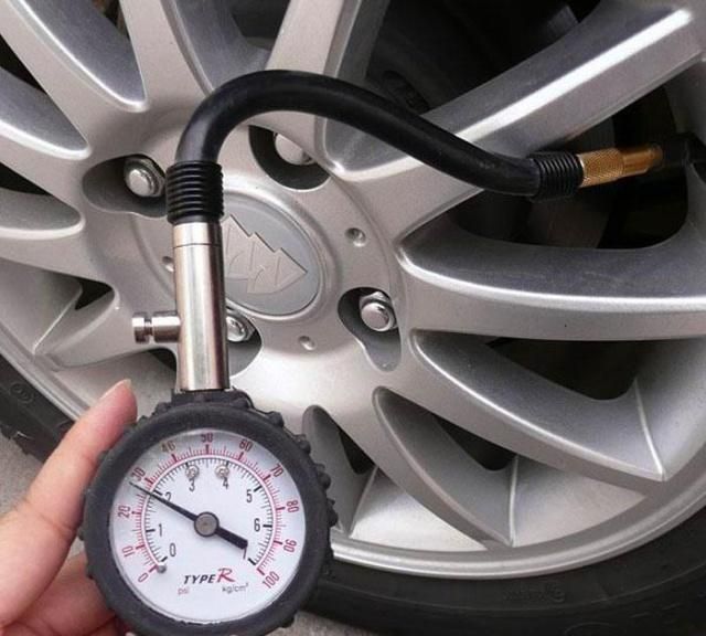 汽车胎压调到2.5最合适?内行人说出实话:调到这个数才更安全!