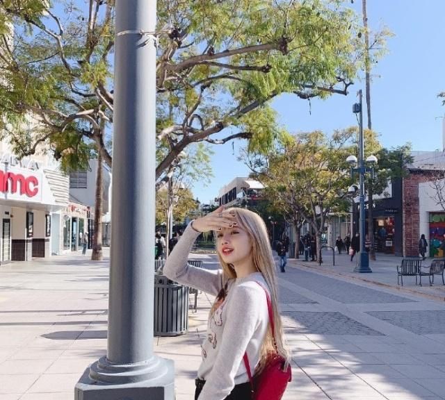 lisa终于换发型空气刘海双丸子头好可爱