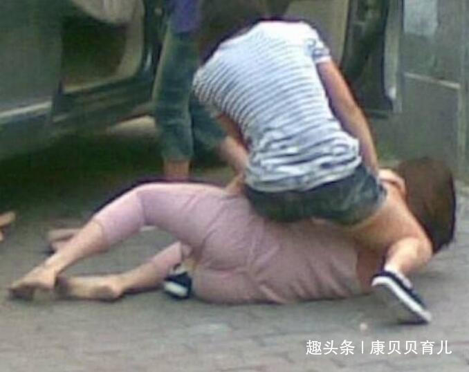 三岁孩子口腔有一股泡莱的酸辣味,医生道出实情,宝妈痛打保姆!