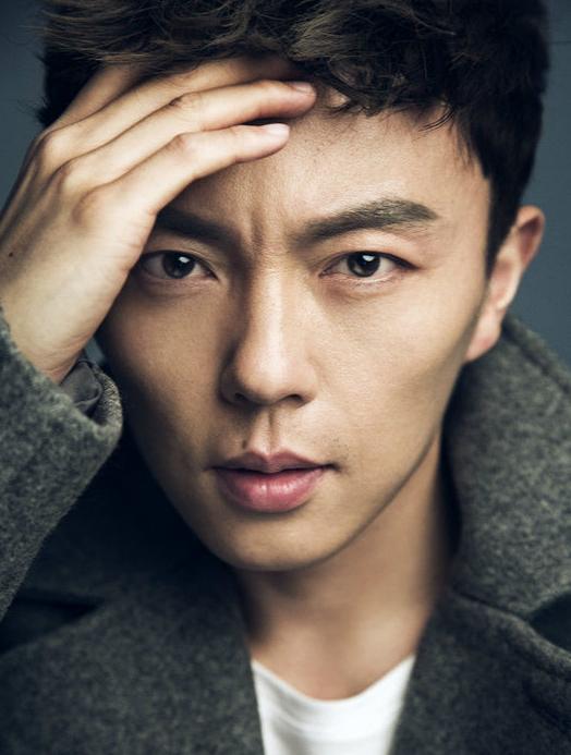 他一度被认为是李连杰的接班人,如今主演的电影票房才4万