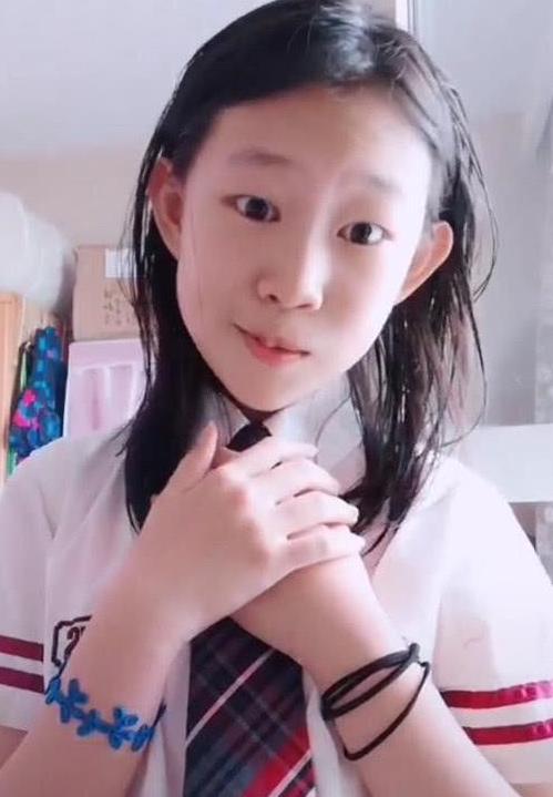 小沈阳女儿近照,12岁的她整容式长大,气质婷婷玉立