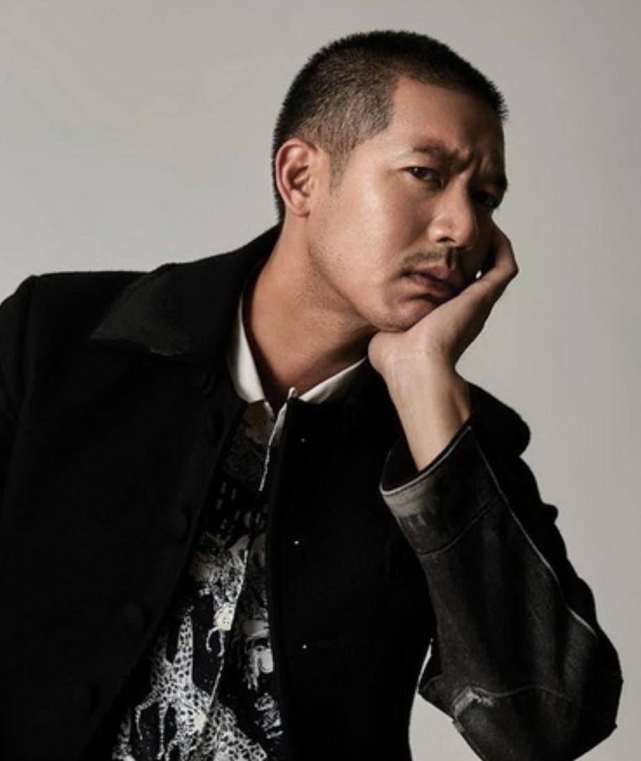 留寸头也很帅气的泰国男明星weirmarknadech你更爱谁