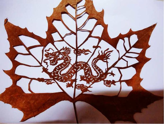 重大工科男自学树叶雕刻,一幅作品卖数百元打算收徒!