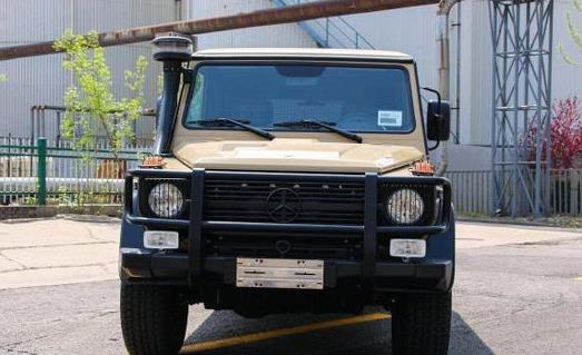 售价140万的奔驰g300,翻开车门这内饰配置连几万块国产都比不上