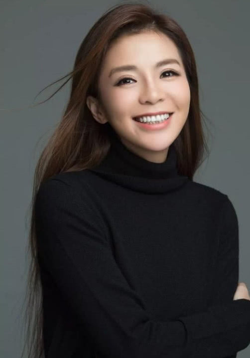 朱迅年轻时照片首度公开,乖巧清纯惹人爱,网友:撞脸baby了