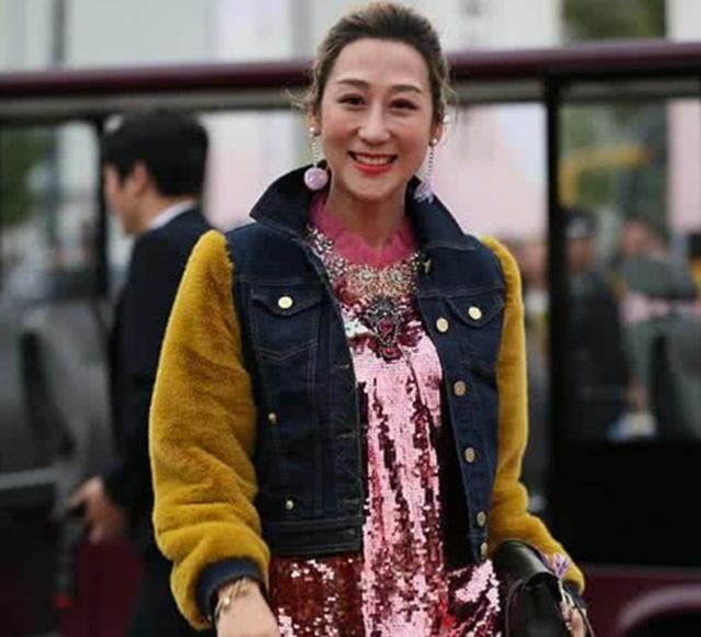 蒋丽莎五年生四胎全是剖腹产,后遗症出现,33岁成这般模样