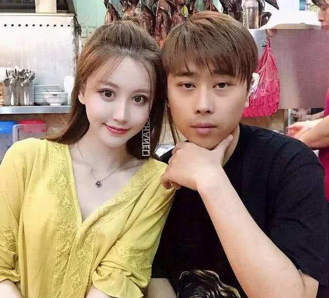 卢本伟被封后再次现身女友微博,背景豪宅成焦点,网友羡慕炸了!