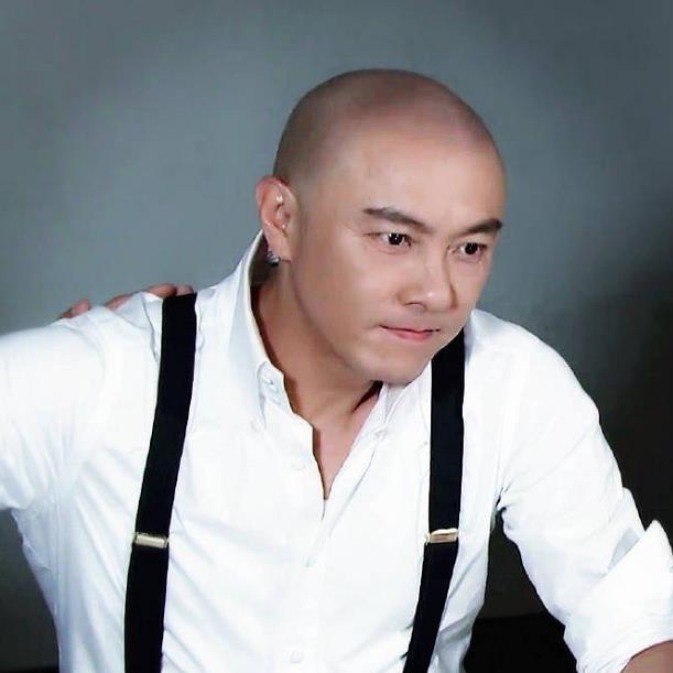 年轻时比鹿晗还清纯, 如今53岁的张卫健, 依然是古灵精怪的男神