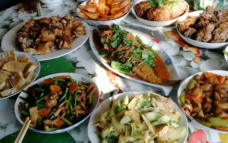 腊月小年夜将至东北农村人吃啥大鱼大肉才是真正的农村年夜菜