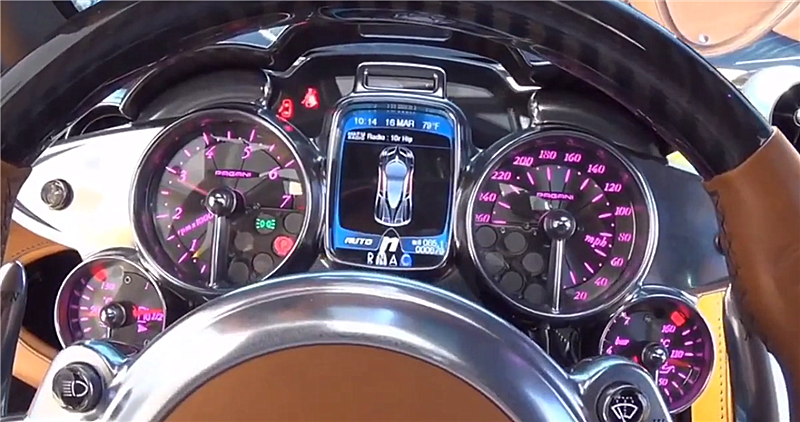 2900万帕加尼现街头,看到仪表盘那一刻,才知其为何那么贵!