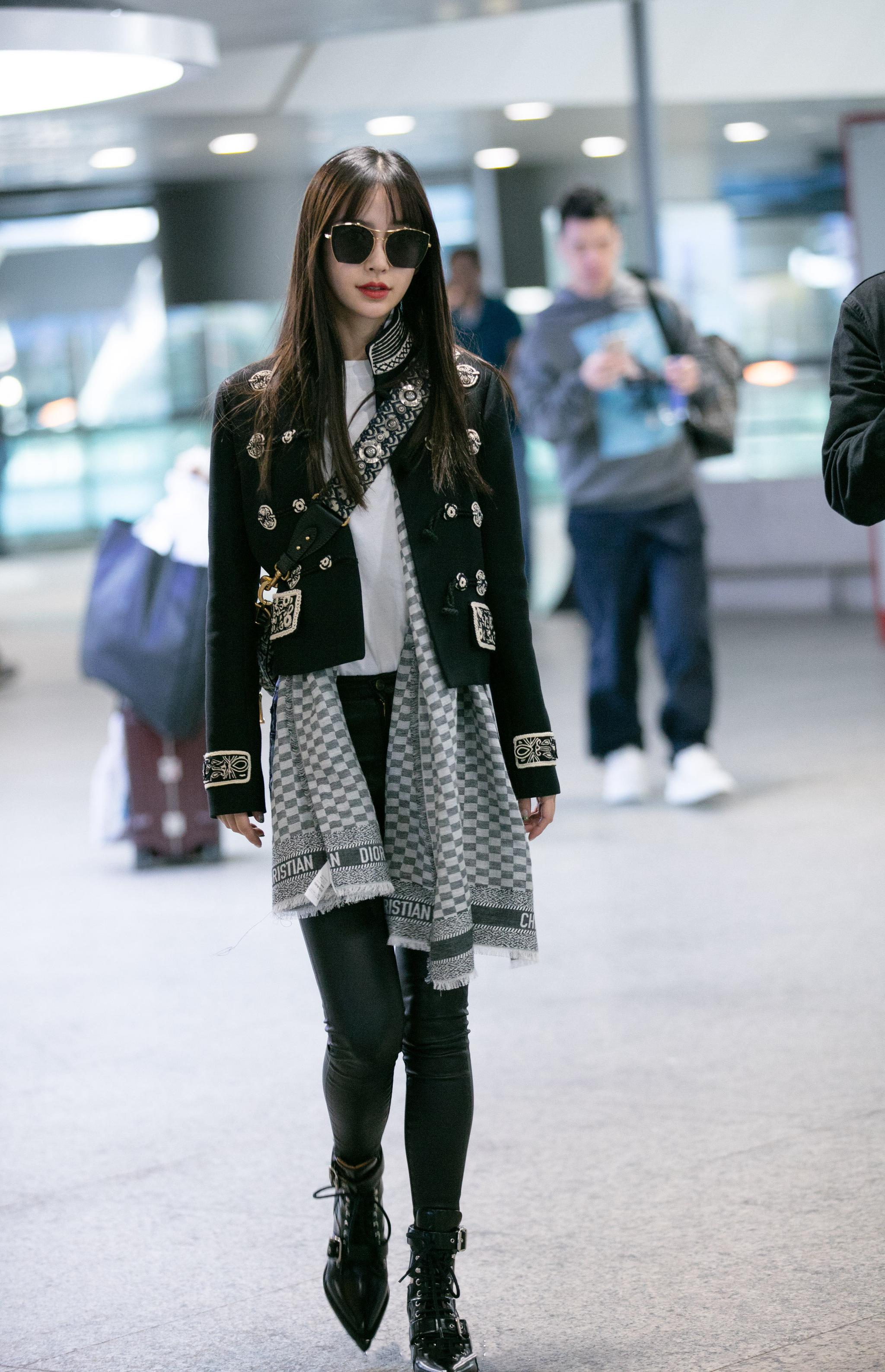 杨颖就穿出了高级感,搭配皮靴时髦又帅气