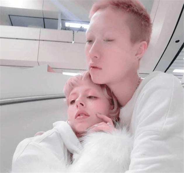 成龙女儿与31岁女友宣布结婚, 女女结婚,成龙怎么想