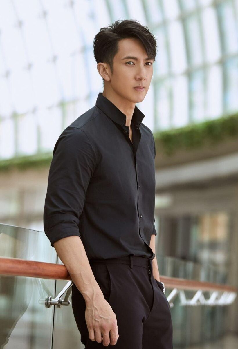 明星被星探发掘时,吴尊在旅游,高圆圆在啃鸡腿,王俊凯在上厕所