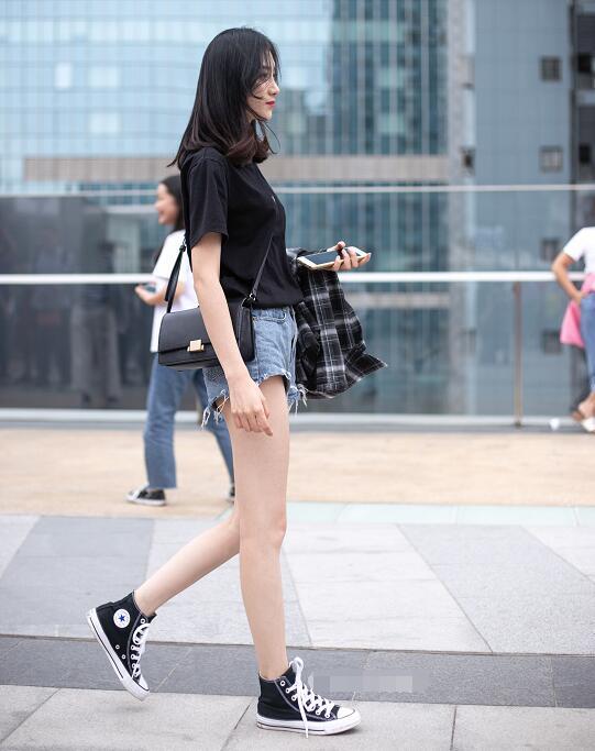 时髦帆布鞋穿搭的正确打开方式