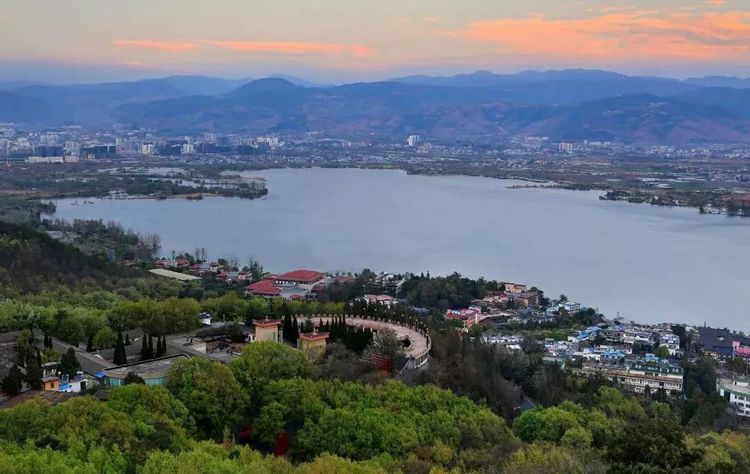 四川这座依山傍水的"小春城",全国最大湿地,你知道在哪儿吗?