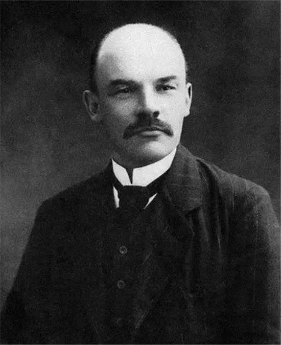 直击94年前列宁葬礼现场, 90万人含泪送行,官员们面色凝重