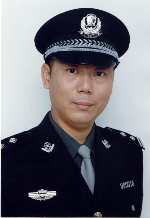 身为明星之子自带光环,可只有他自己明白,就算父亲是身家不菲的演员