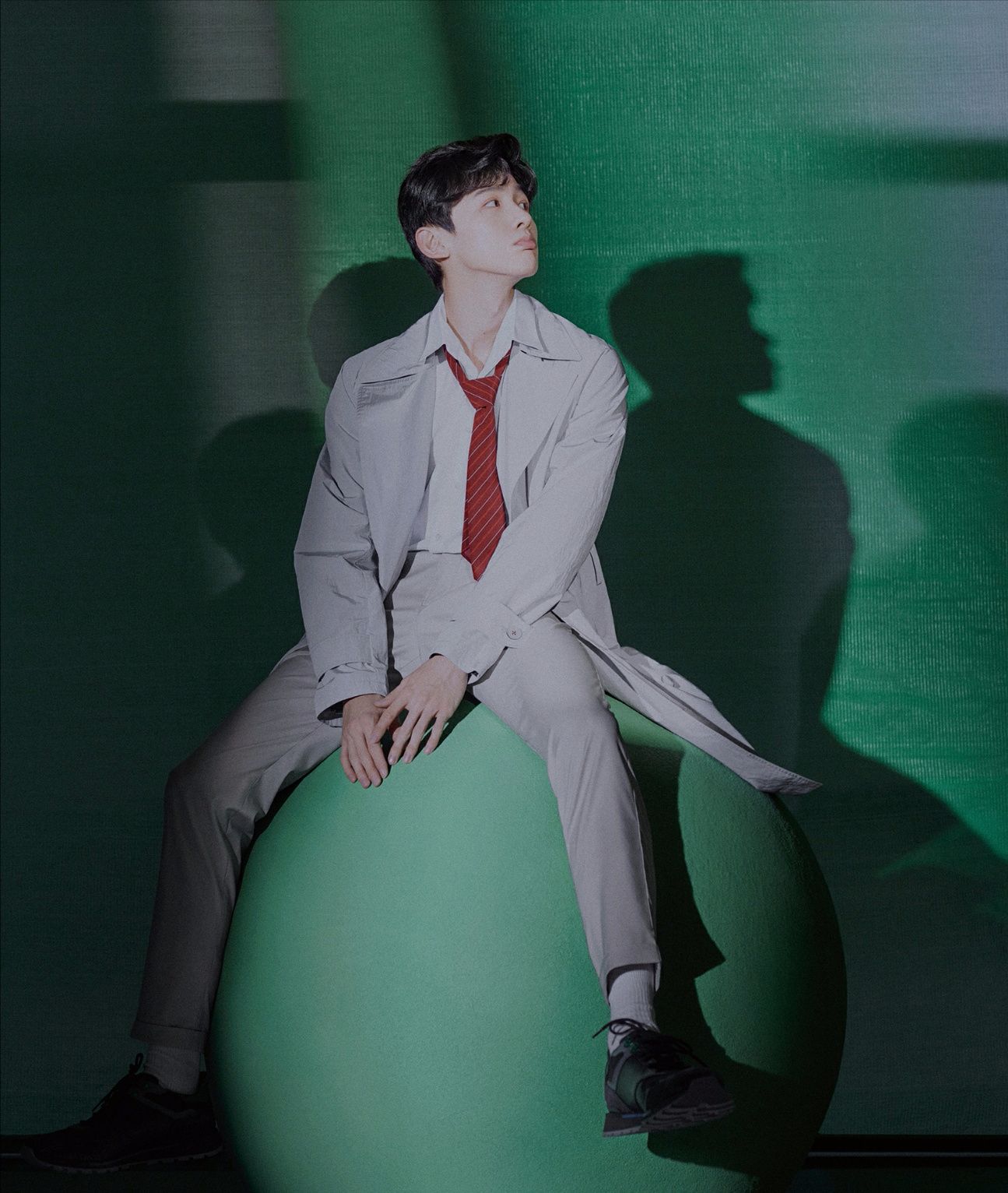 白敬亭更新ins晒健身照,亮点在于他的球鞋,粉丝:颜色真"骚"