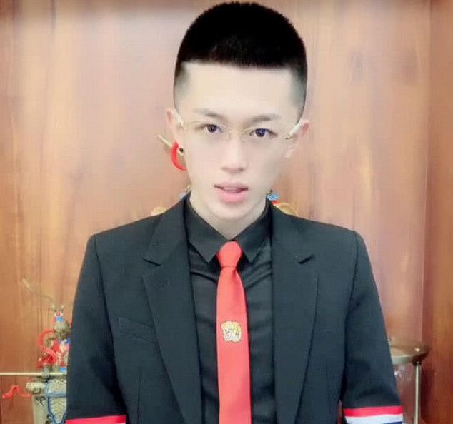 社会一哥牌牌琦真名曝光,比媳妇的都女性化,吴迪:我的多男人!