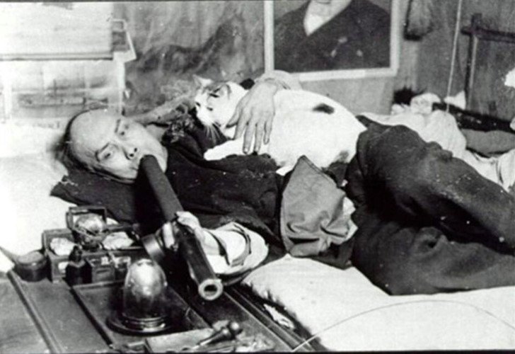 百年前旧金山大烟馆百态,华人和白人洋妞一起躺着抽鸦片