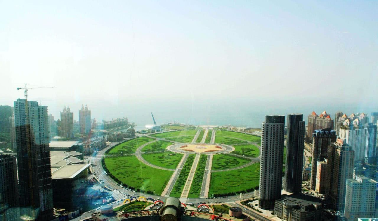 直击世界上最大的城市广场坐落于大连是天安门广场的四倍大