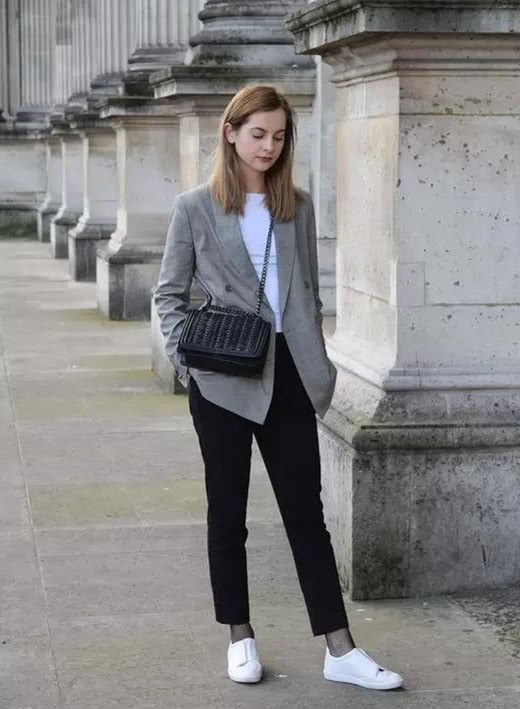 冬天的运动鞋怎么搭配?pick这4款裤子,保暖时髦又青春