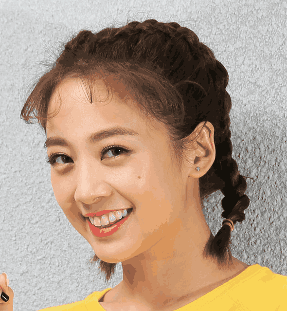 吴映洁造型鬼畜再度吸睛, "钉子头""八爪鱼"都很亮眼