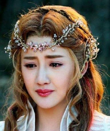 除了罗云熙,其实剧中还有一位跟她一样帅气的女明星,那就是陈欣予.