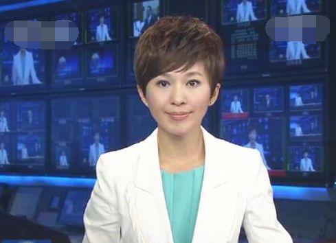 她是央视主持人,二婚嫁给"丑"视帝,结婚8年却一直未生子!