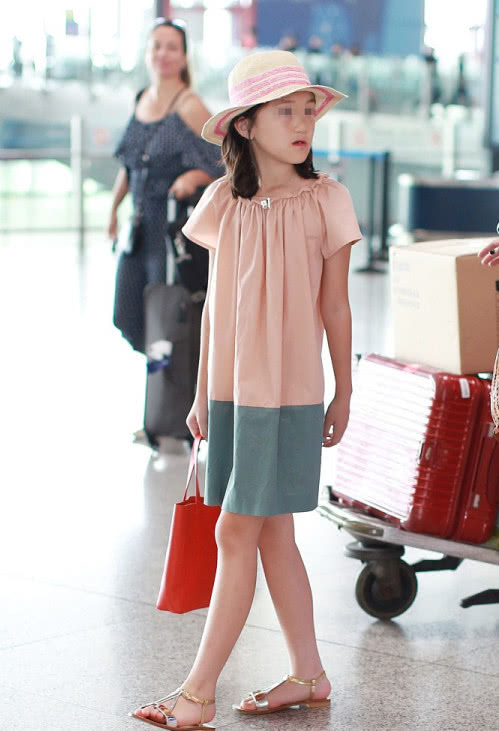 王菲"兔唇女儿"近照曝光,整容不下三次,如今成这样