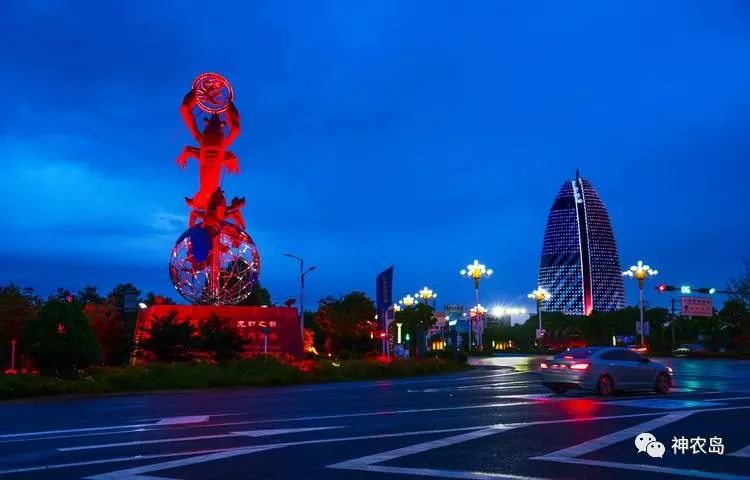 甚至还有一款龙虾主题的游戏正在开发……通过发展龙虾小镇,盱眙小