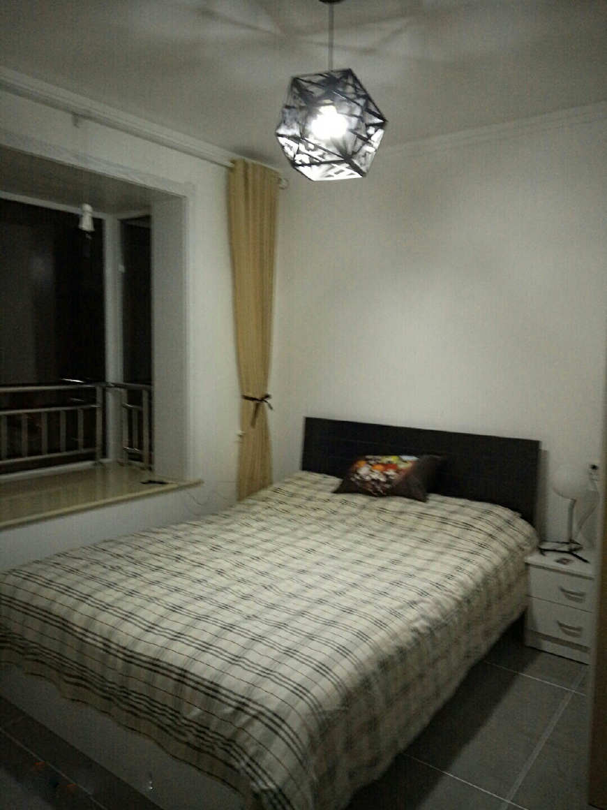 这边卧室也是做了吊灯,还无奈啊,而且吊灯的款式还选的那么难看.