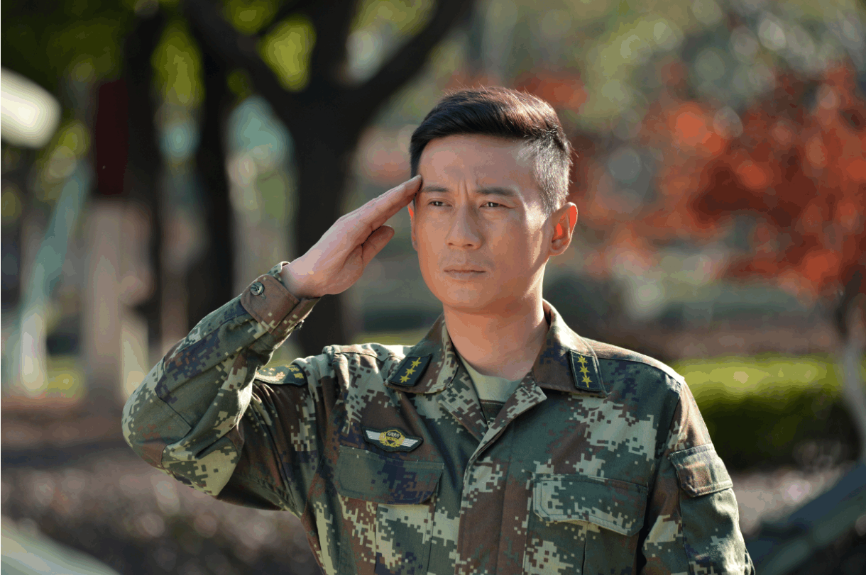 跑龙套15年因《我是特种兵》走红, "岳父"李幼斌对其赞不绝口!