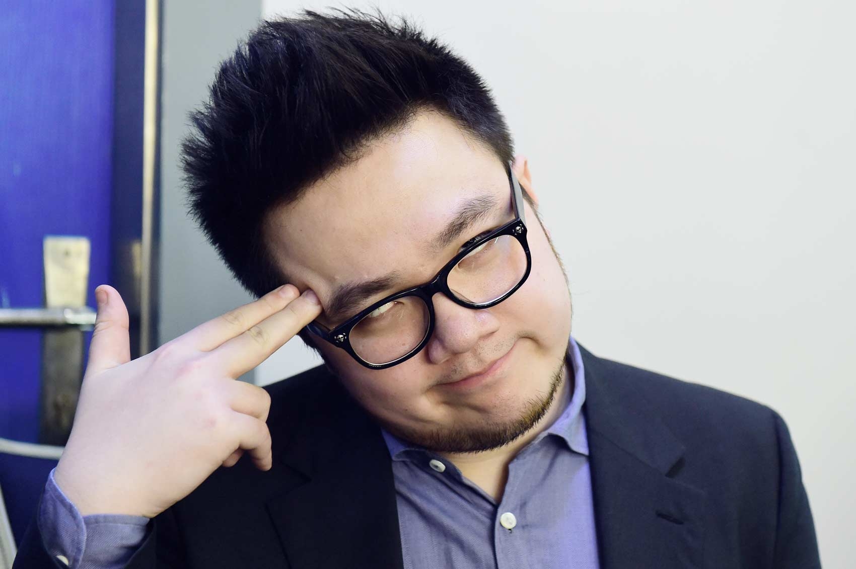 他是其貌不扬的星二代,与大7岁演员相恋,如今凭儿子赚足眼球