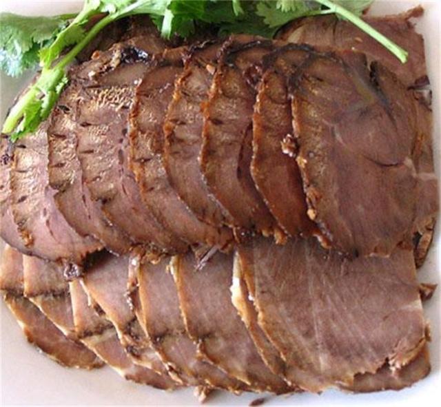 怎么样酱牛肉才能完整的切出片来,我们在做酱牛肉的时候一般都会是