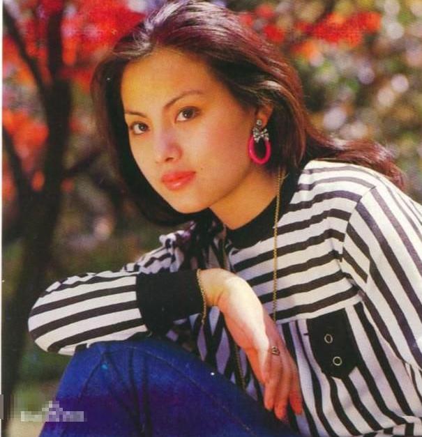 在之后罗烈为了让老婆平复心情狠狠抛弃了乐韵,并不给她半点生活费.