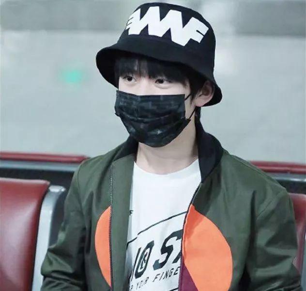 易烊千玺真是对渔夫帽情有独钟,这个造型你们喜欢吗?