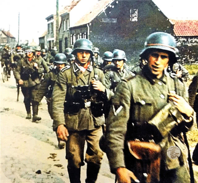 二战彩色老照片:德军在西线一路高歌,恶魔的身影无处不在