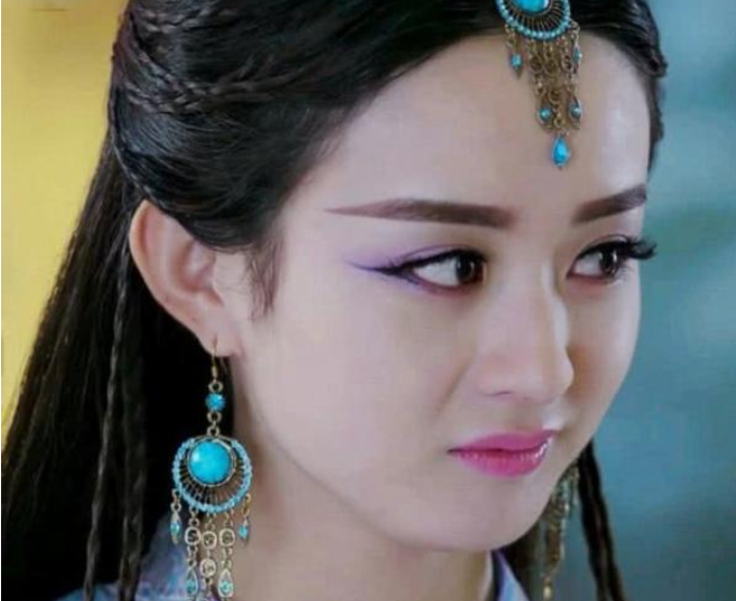 古装剧中女星的眼神杀,杨幂霸气,赵丽颖凌厉,而她让人心里发颤