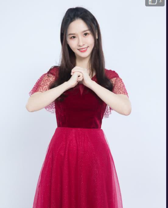 斗鱼阿冷亮相湖南台春晚,一席红衣惊艳全场,水友:冷哥真美!