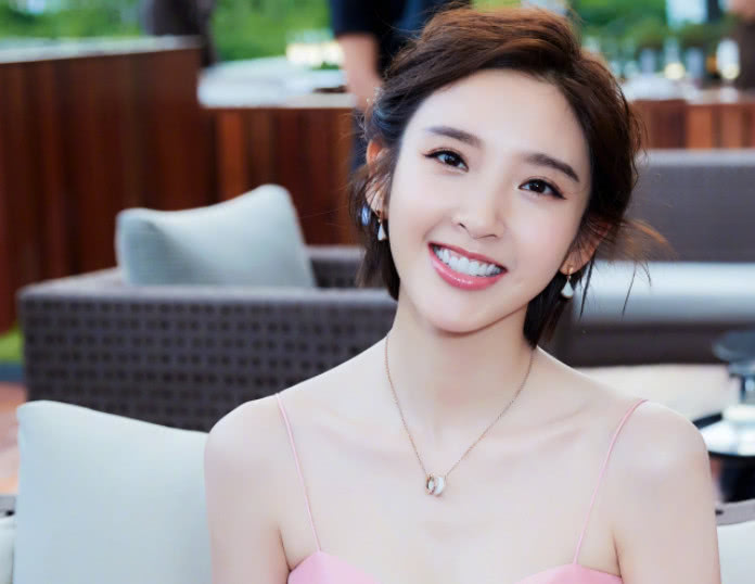 杨颖甜美笑仅第二,第一被称"微笑女神"|杨颖|笑容|女明星_新浪新闻