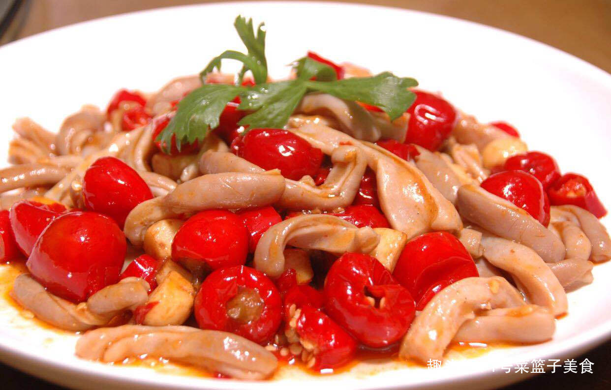 泡椒炒猪肚有多少人没吃过酸辣清脆的口感怎么吃都不腻