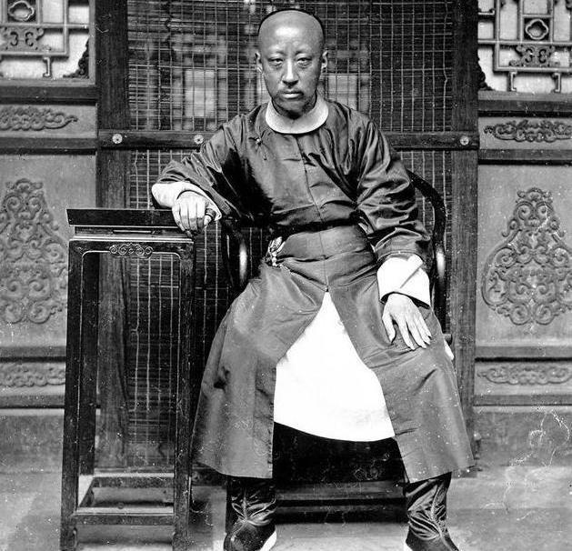 清朝官员穿着跟电视剧里有多大差别?真实照片让你无法相信