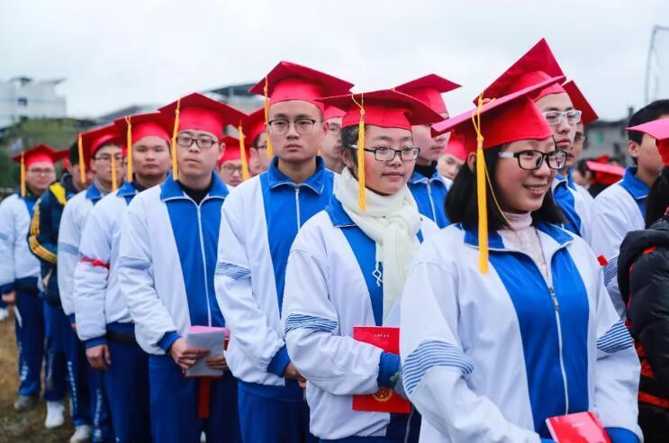 十八而志,责任以行:四川阆中中学举行高三学生成人礼