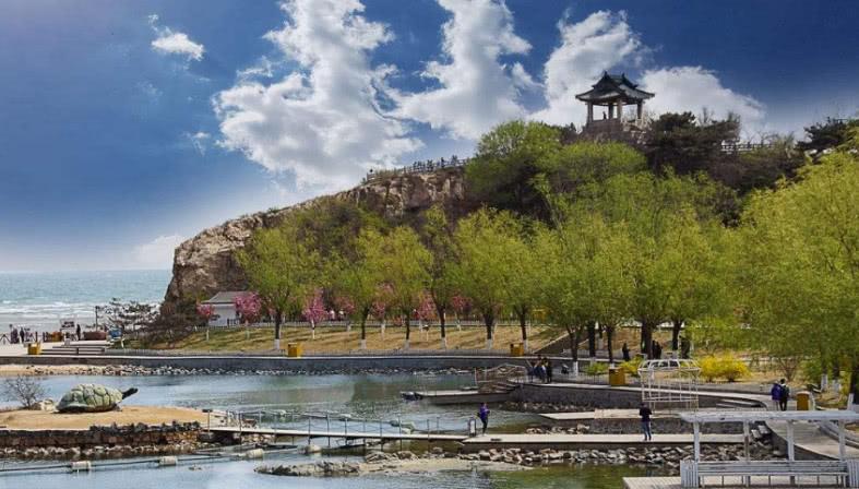旅游胜地秦皇岛,吸引了很多的游客前来,一来就回不去了