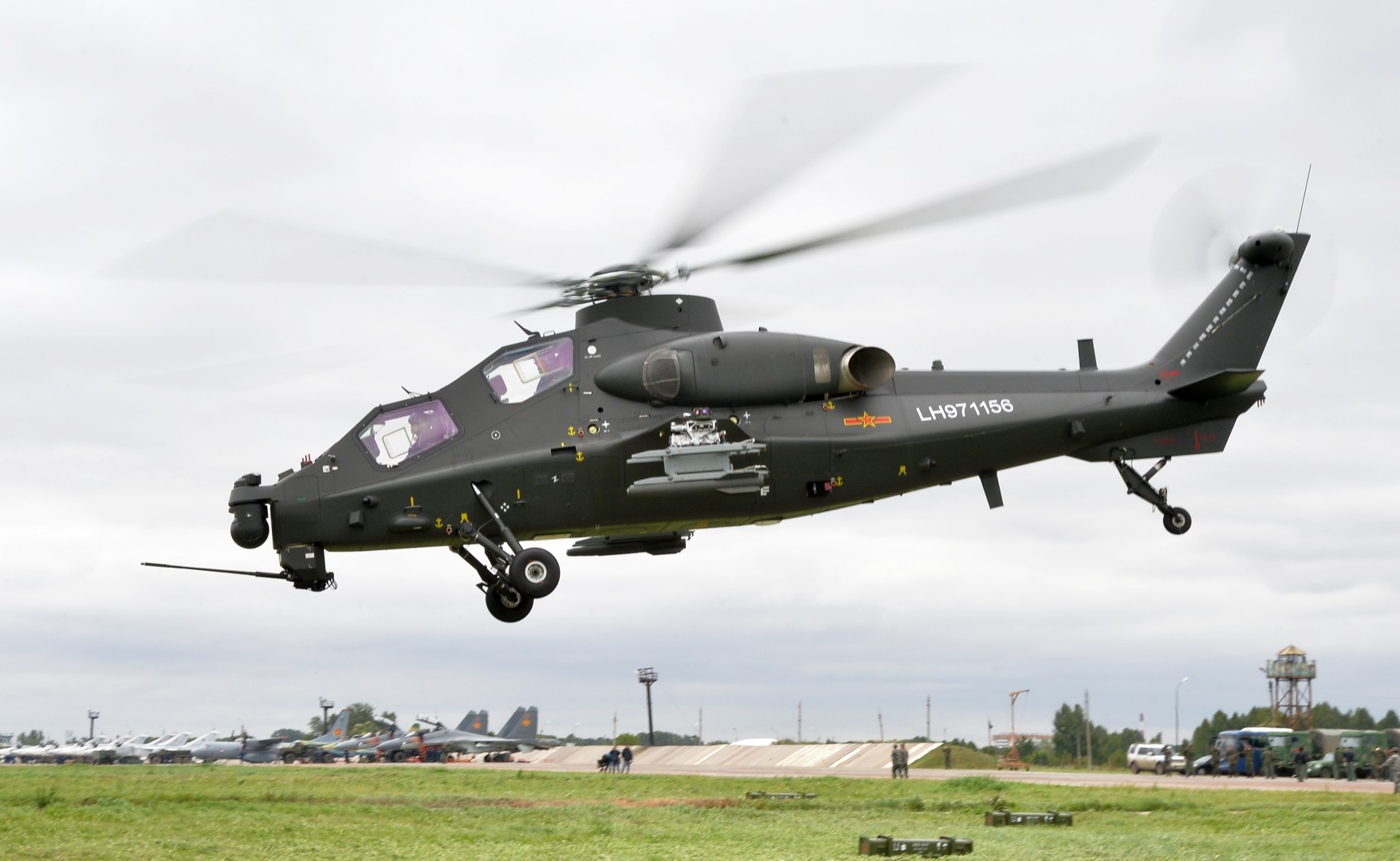 飞豹,武直-10,歼-11在俄罗斯展示实力