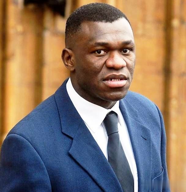 他的ko率高于泰森,被里迪克鲍誉为力量拳手,可惜下巴太弱!