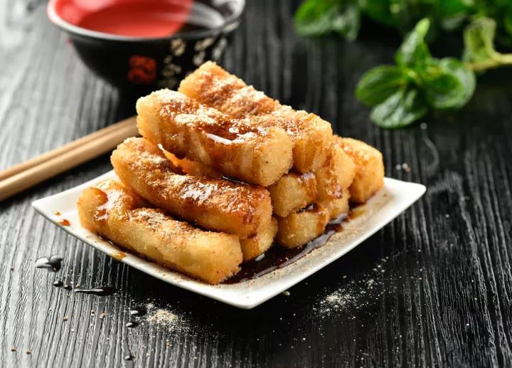 四川人在中秋节前打糍粑寓意好是中秋和月饼齐名的必备佳品