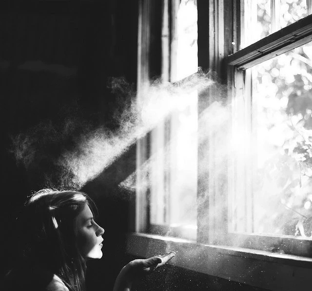 抑郁心情:患者在平时的生活中经常出现郁郁寡欢的心情,认为生活是灰暗