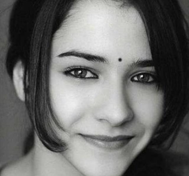 女人脸上有这4处"痣"的,颜值都不低,别嫌弃整张脸更耐看